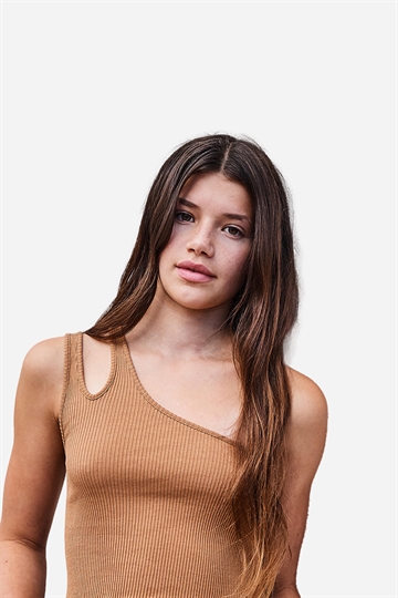 Rosemunde Topp - En axel - Mandel